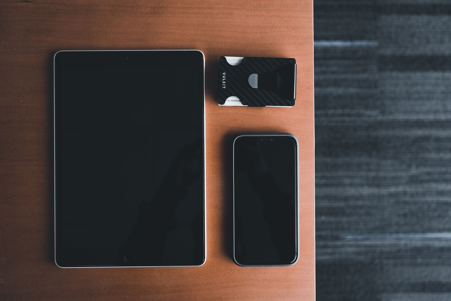 Multiple devices syncing data through a cloud connection